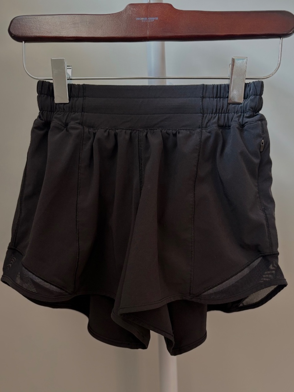 Lululemon Hotty Hot Short II Long 4” Black Size 2